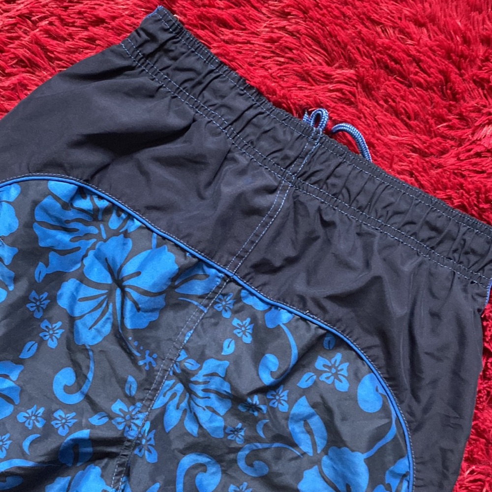 Dark navy hibiscus swim trunks 🌺 - Picture 7 of 11